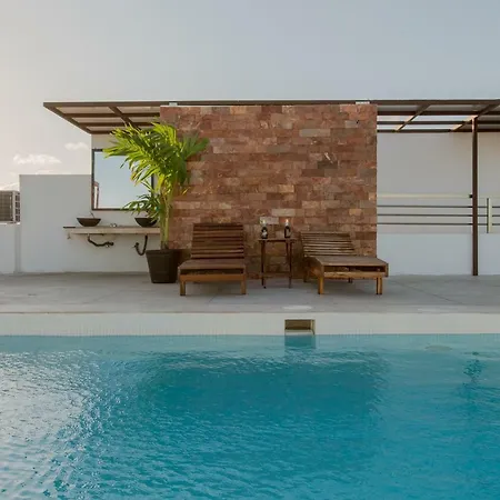 Las Perlas Condo
